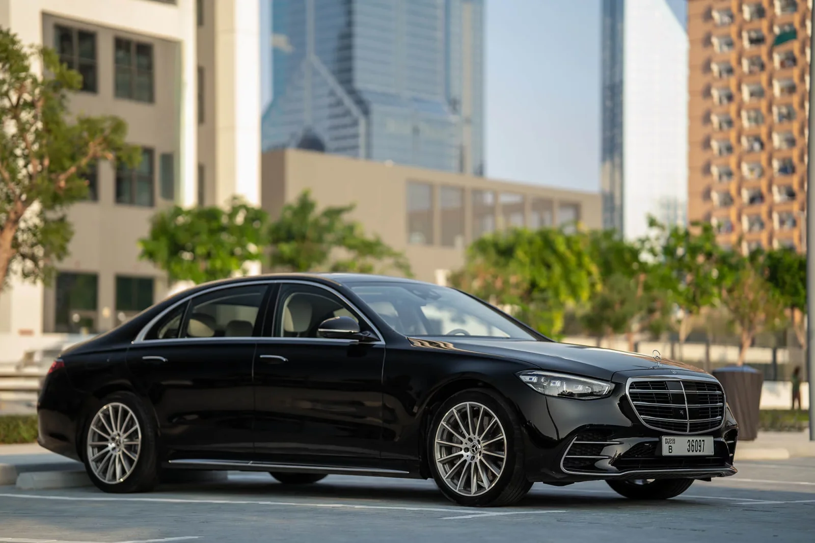 MERCEDES-BENZ S-CLASS - view 3