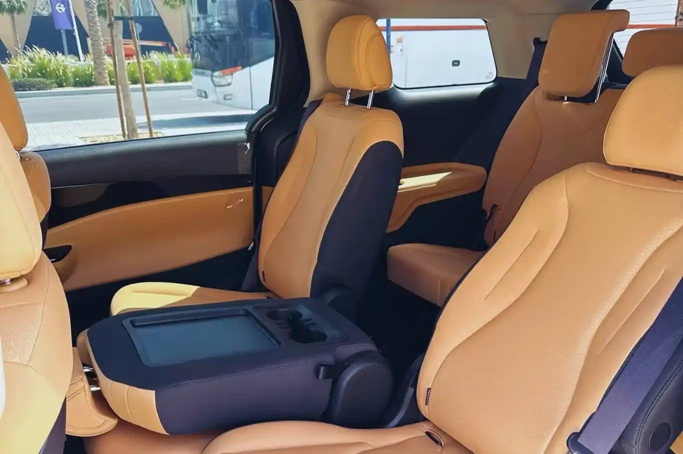 KIA CARNIVAL - view 3