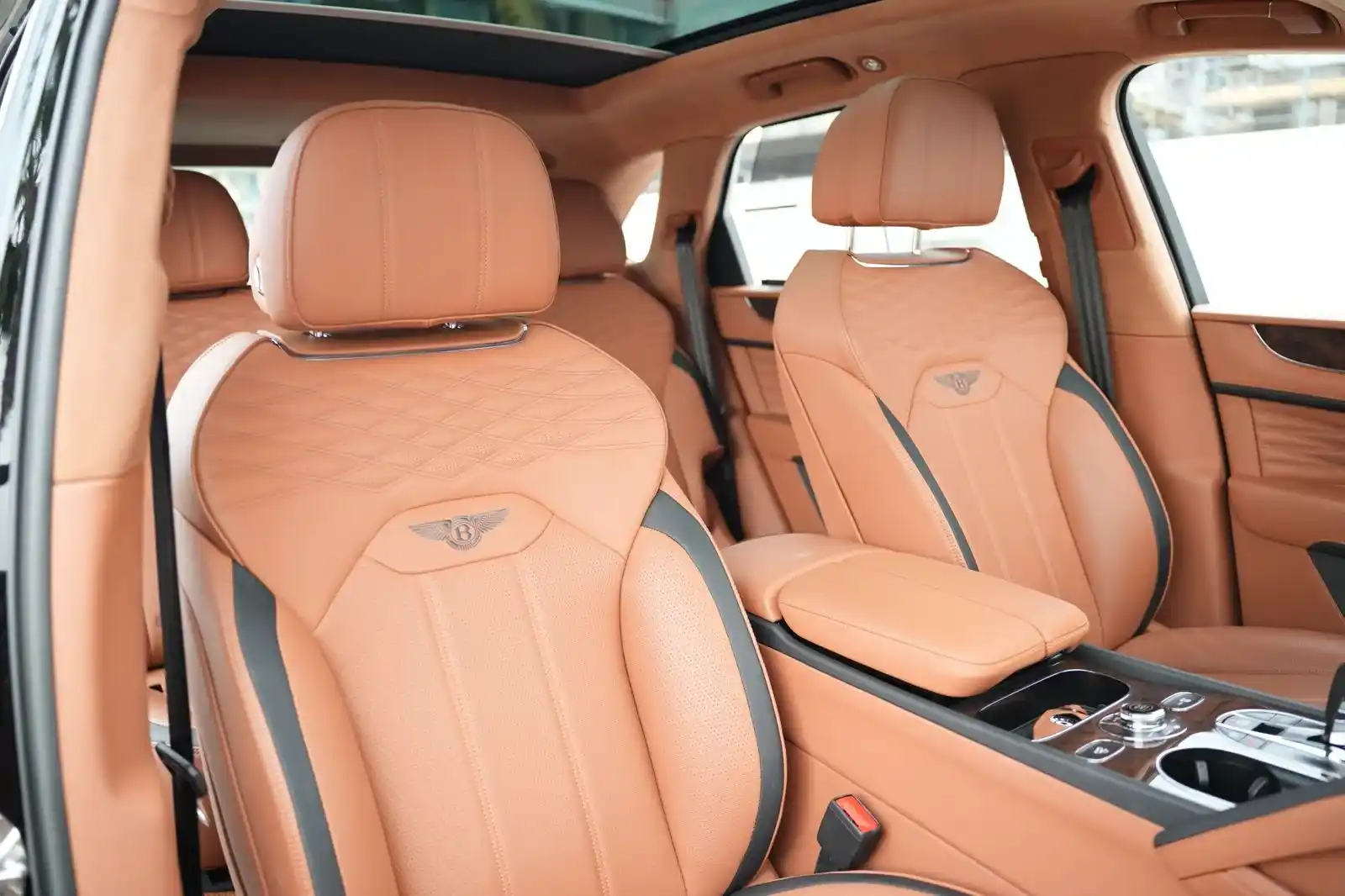 BENTLEY BENTAYGA - view 3