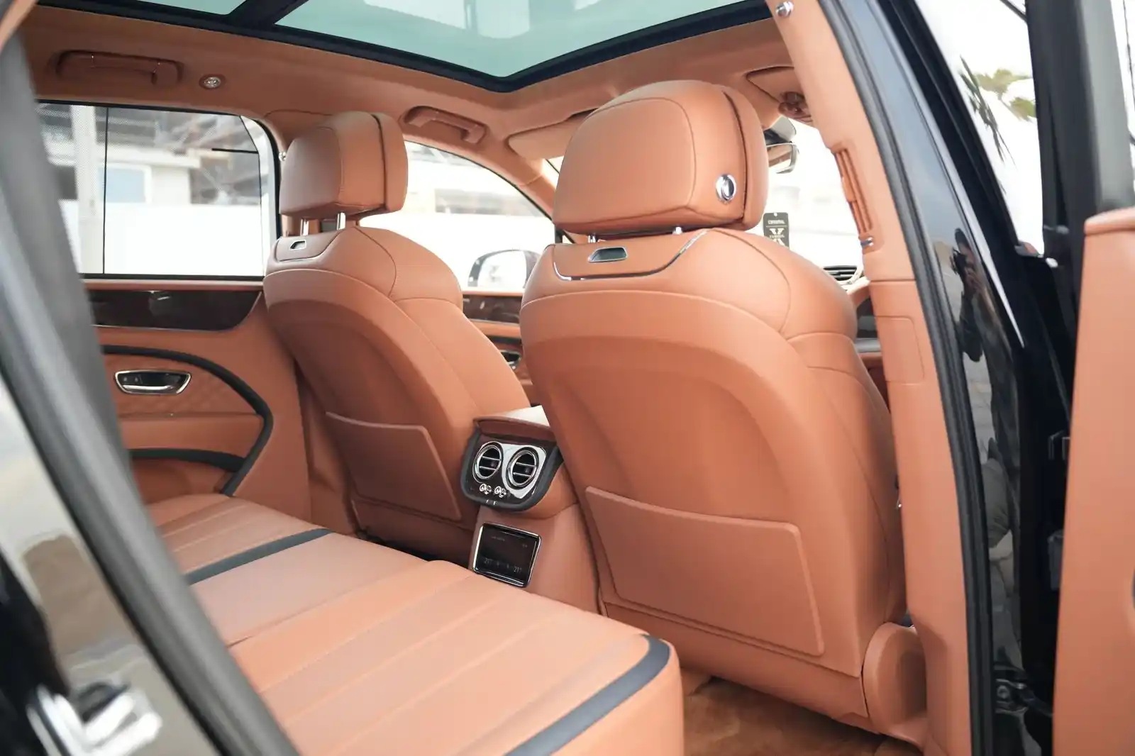 BENTLEY BENTAYGA - image 7