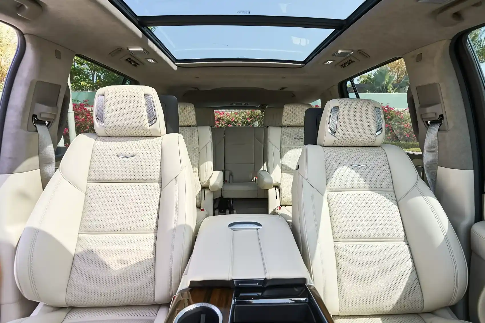 CADILLAC ESCALADE - view 3